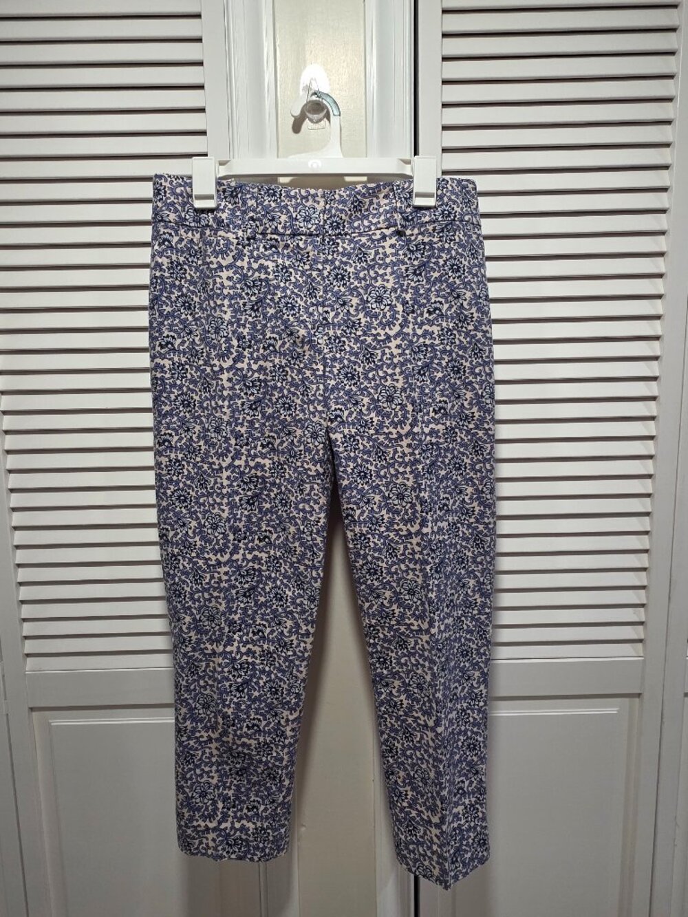 LOFT Ann Taylor Julie Blue Floral Pants Stretch Straight Leg Size 6